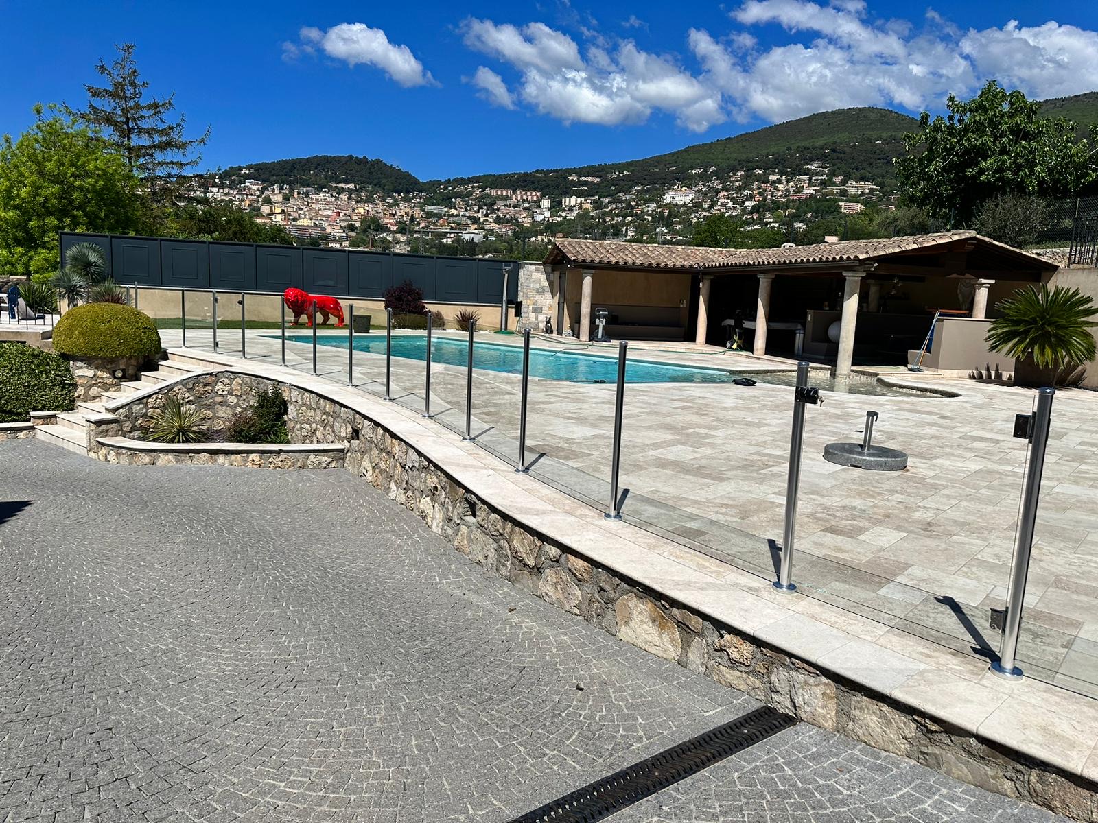 Grasse garde-corps piscine