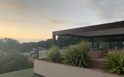 Intégrer une pergola bioclimatique dans l’aménagement paysager